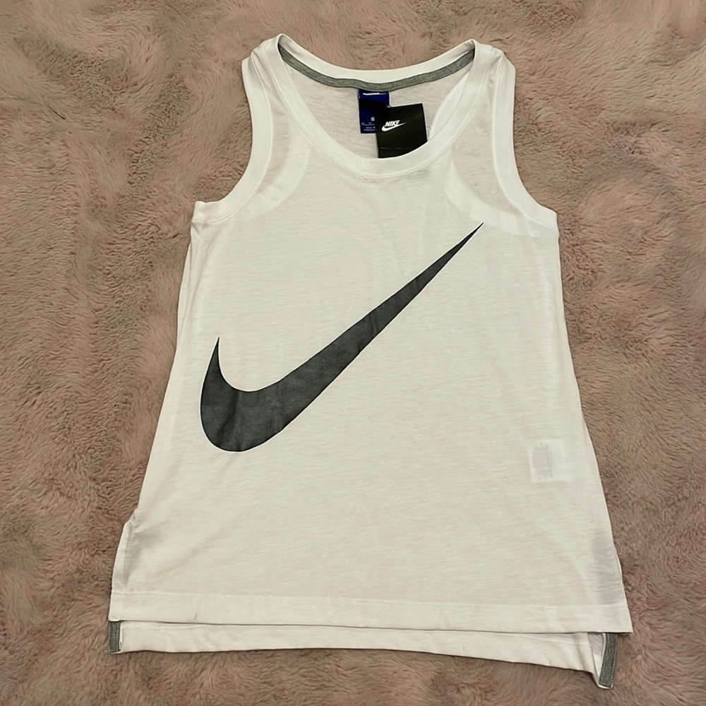 Nike top
